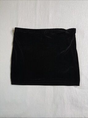 Hips & Curves Black Velvet Mini Skirt - Sleek Stretch Design 1X